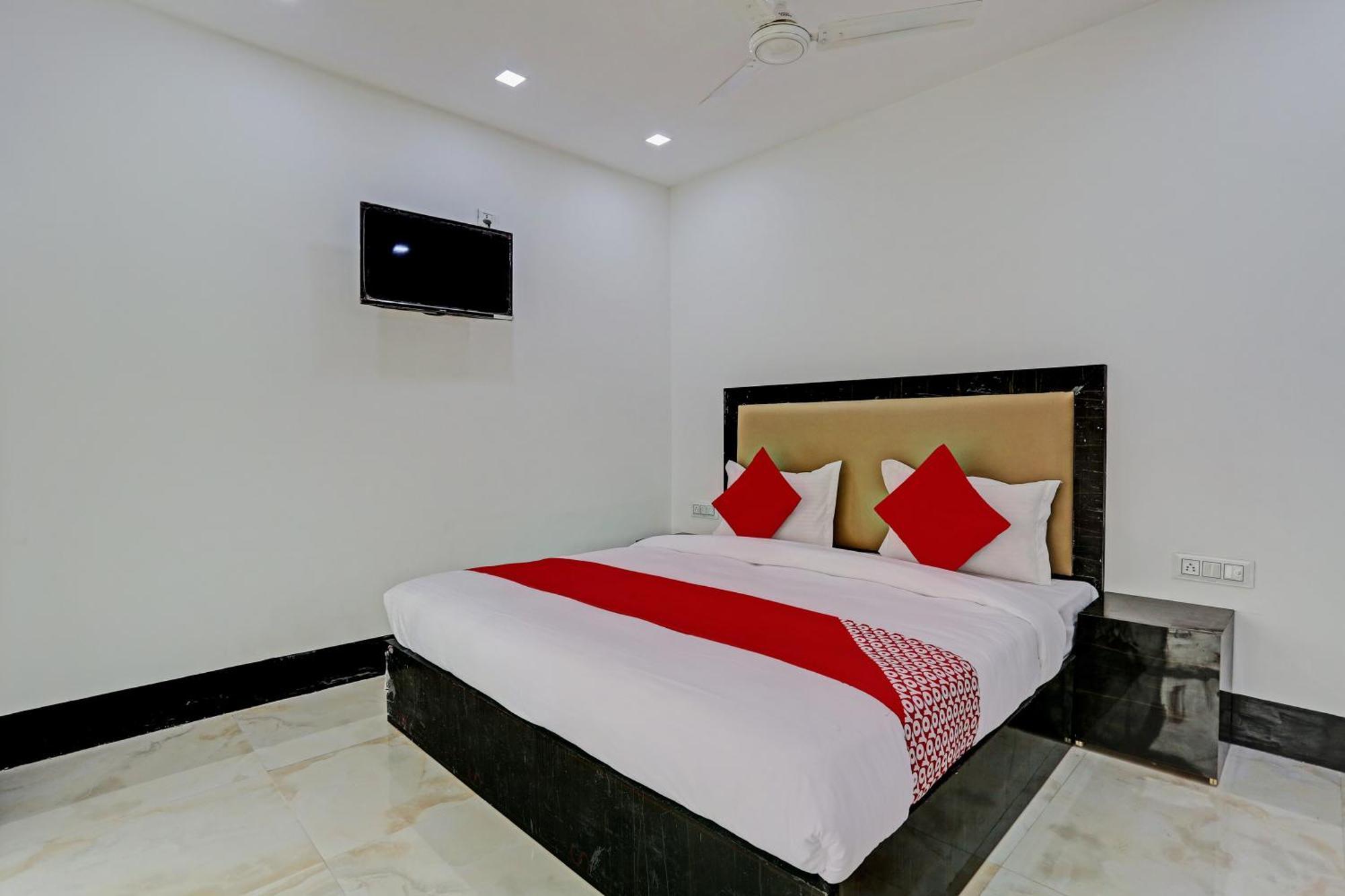 Hotel O Red Apple Homes 4*